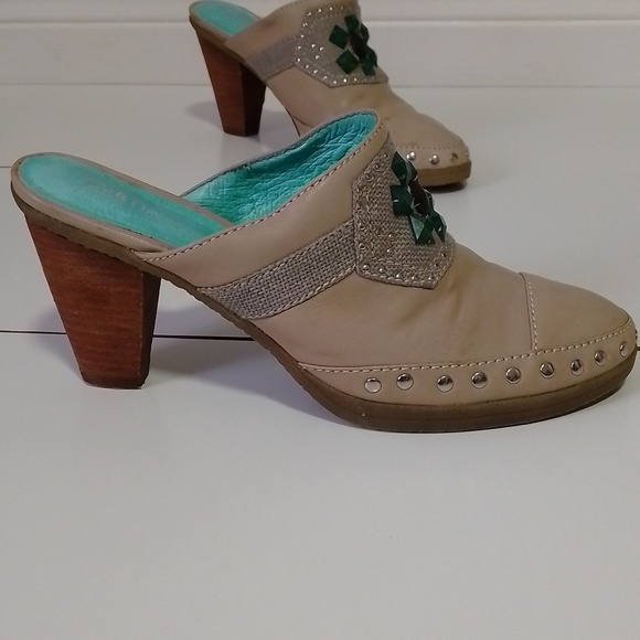 Portia sport leather high heel green and beige. Size 8 1/2 m - Picture 2 of 6